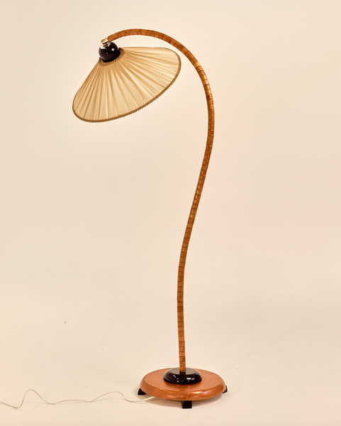 Swedish Pine Floor Lamp with Organic Curved Form by Markslöjd